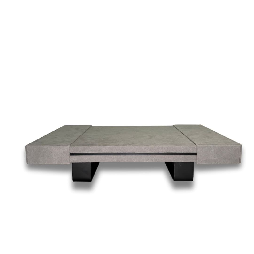 Schnittansicht graues Alcantara Brett mit Detailansicht Materialschichten und Aufbau